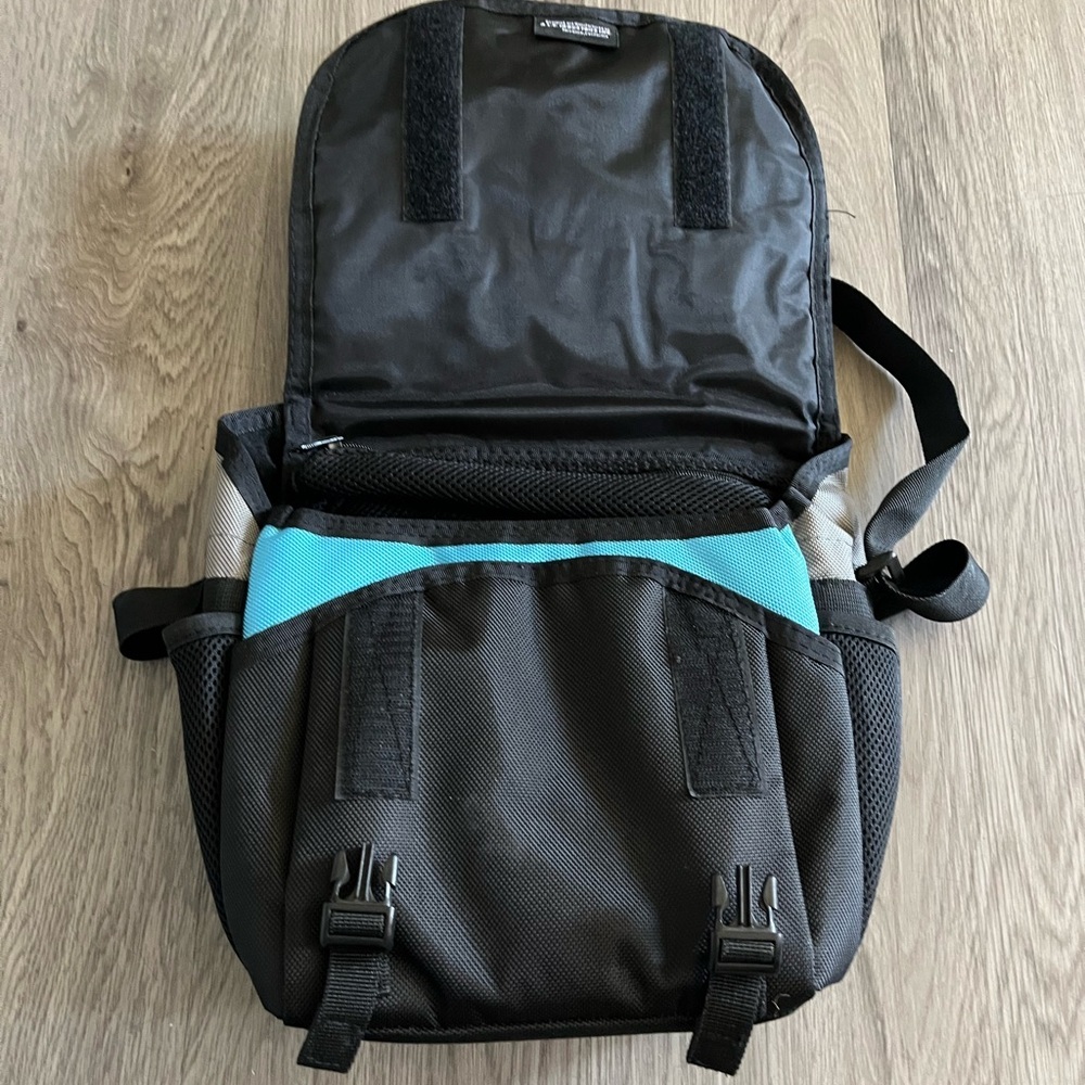 Wii Nintendo console case Black and Gray Messenger Bag for viedos and games! - Picture 2 of 6